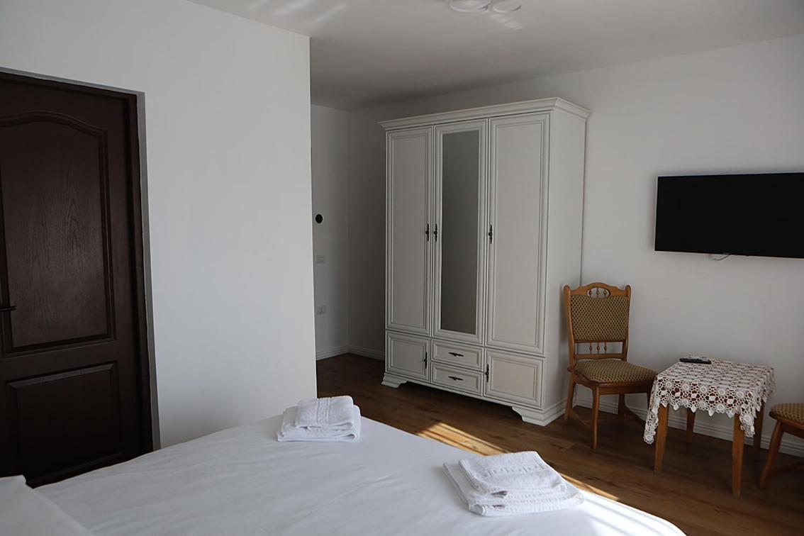 Casa Carmen Ξενοδοχείο Poienile Izei Εξωτερικό φωτογραφία